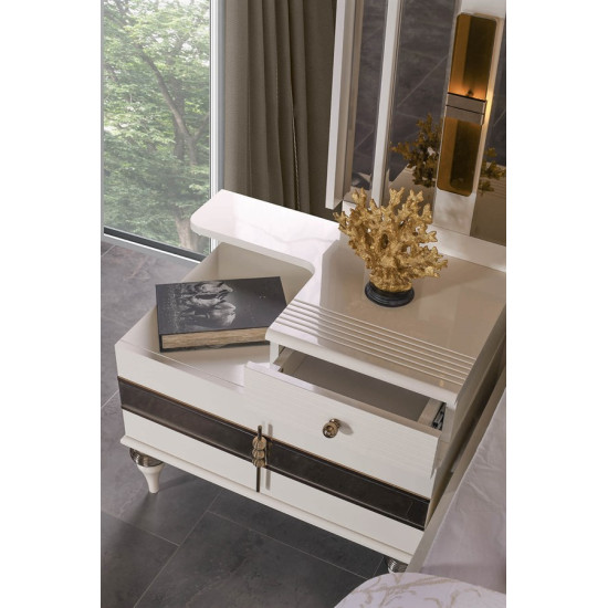 Mira Komodin - Elden TaksitleMira Komodin